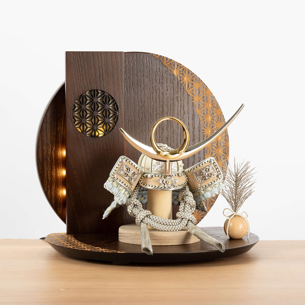 ことのオリジナル兜 上杉謙信 灯円麻の葉衝立B