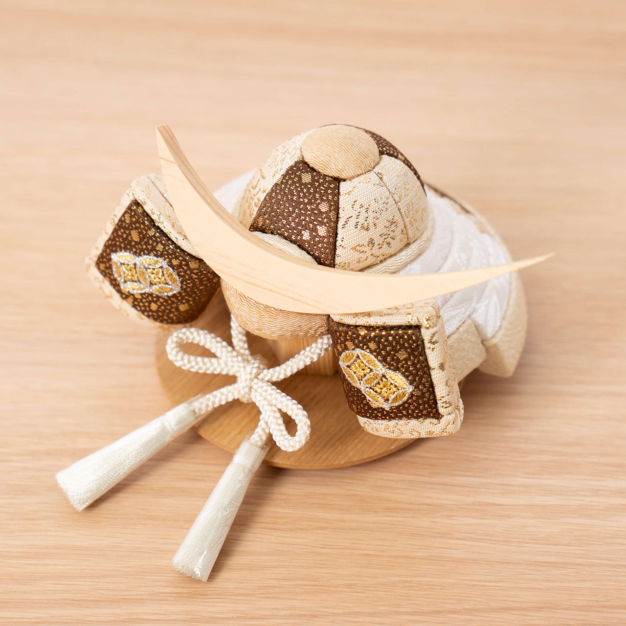 ことの木目込かぶと　つき　伊達政宗　円ケース　麻の葉